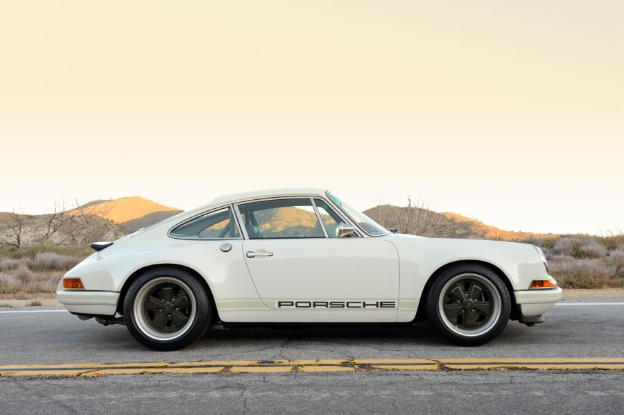  Porsche 911 by Singer 2011 года  (фото 41 из 159)
